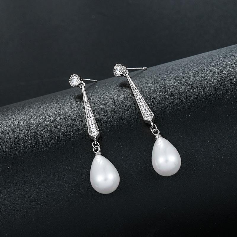 High-Quality Zircon Earrings for Weddings - European & American Style Bridesmaid/Bride Studs
High-Quality Zircon Earrings for Weddings - European & American Style Bridesmaid/Bride Studs