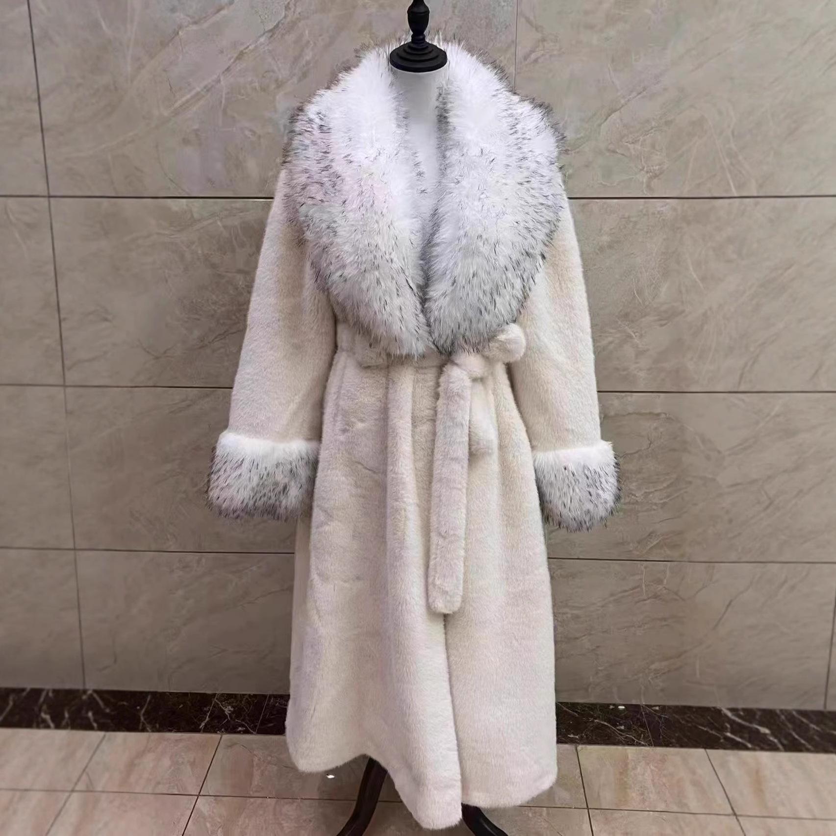 Новая женская шуба из искусственного меха средней длины One size fits all белый
Новая женская шуба из искусственного меха средней длины One size fits all белый