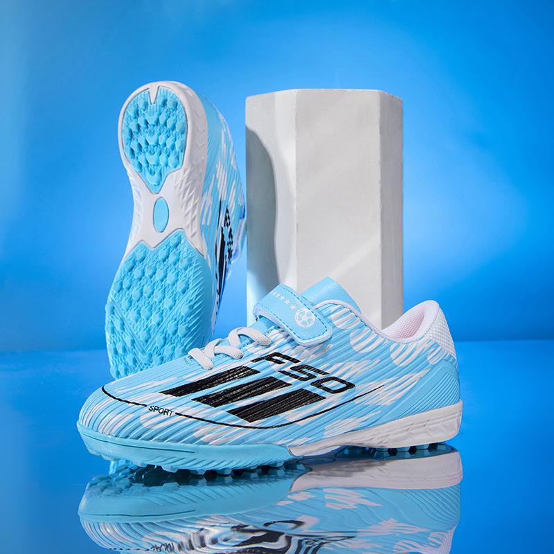 New children s Velcro football shoes boys and girls sports artificial grass training shoes broken nails sports shoes Jinjiang 29
New children s Velcro football shoes boys and girls sports artificial grass training shoes broken nails sports shoes Jinjiang 29