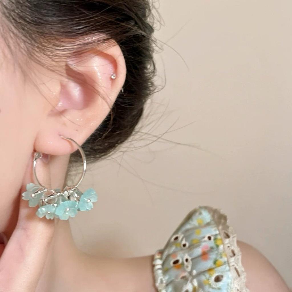 Summer small fresh flower circle earrings women s light luxury high-end earrings unique beautiful temperament atmospheric earrings
Summer small fresh flower circle earrings women s light luxury high-end earrings unique beautiful temperament atmospheric earrings