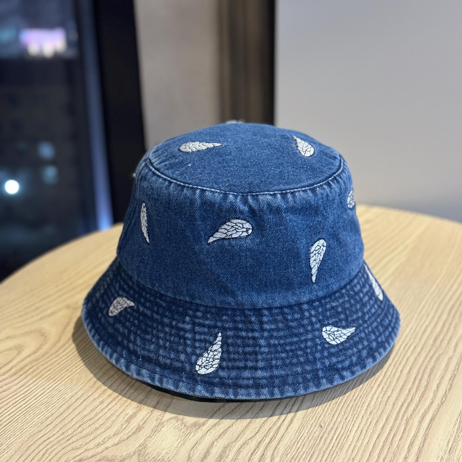 Spring and summer new embroidered denim fisherman hat for women, washed vintage style2026Versatile outdoor sun protection bucket hat trendy Adult54-60Adjustable темно-синього кольору
Spring and summer new embroidered denim fisherman hat for women, washed vintage style2026Versatile outdoor sun protection bucket hat trendy Adult54-60Adjustable темно-синього кольору