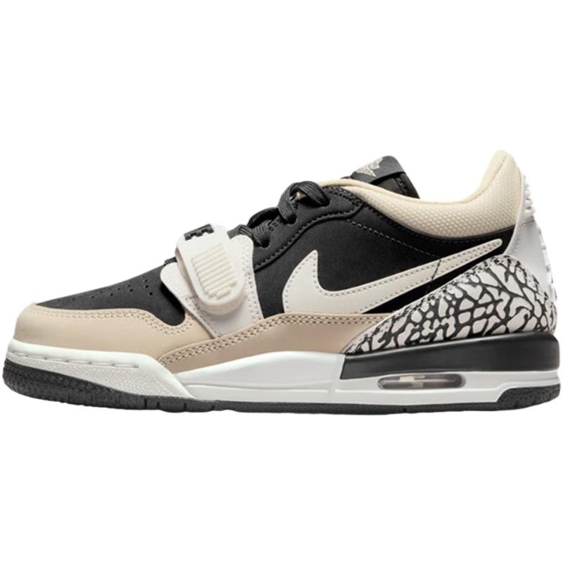 Jordan Legacy 312 (GS) Unisex Basketball Shoes EUR 38
Jordan Legacy 312 (GS) Unisex Basketball Shoes EUR 38