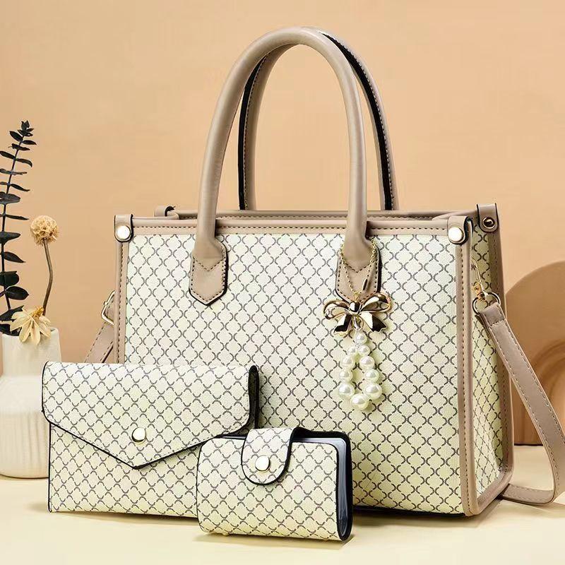New Korean version of simple bag versatile messenger bag personalized women s bag women s handbag fashion trendy shoulder bag
New Korean version of simple bag versatile messenger bag personalized women s bag women s handbag fashion trendy shoulder bag