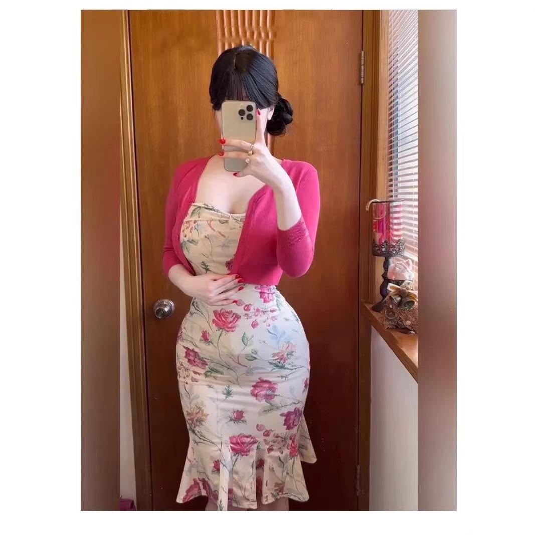 Pink Floral Bandeau Bodycon Two-Piece Skirt Set - Chinese Style Summer Vacation Wear M
Pink Floral Bandeau Bodycon Two-Piece Skirt Set - Chinese Style Summer Vacation Wear M