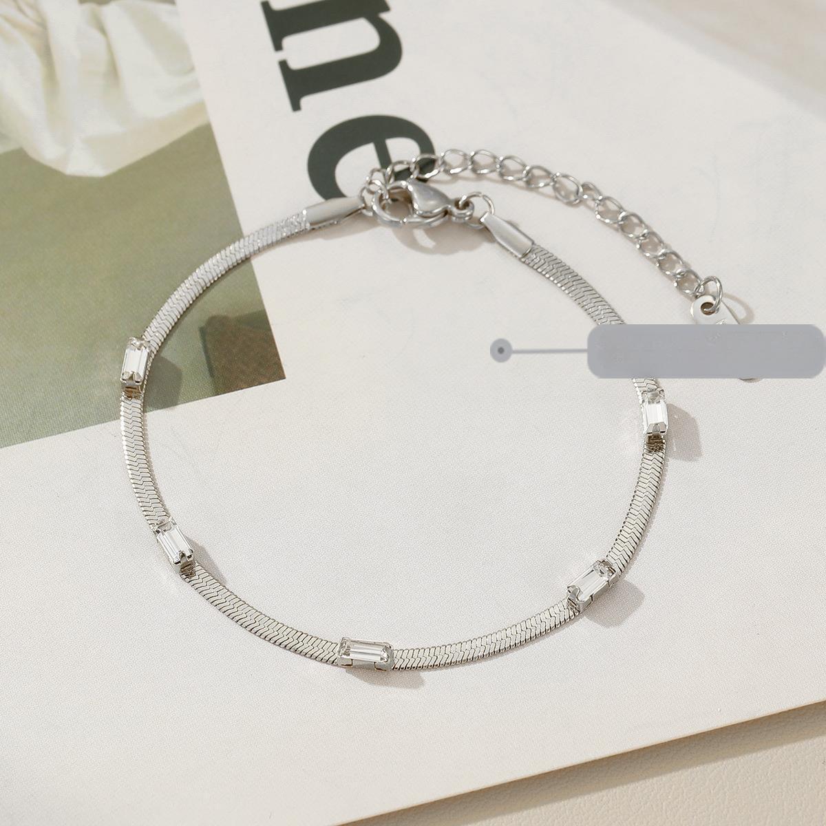 Кольє Європейське та Американське Елегантний Квадратний Ланцюжок Колір Цирконію Титанова Сталь Кольє Жіноче Вишукане Універсальне
Кольє Європейське та Американське Елегантний Квадратний Ланцюжок Колір Цирконію Титанова Сталь Кольє Жіноче Вишукане Універсальне