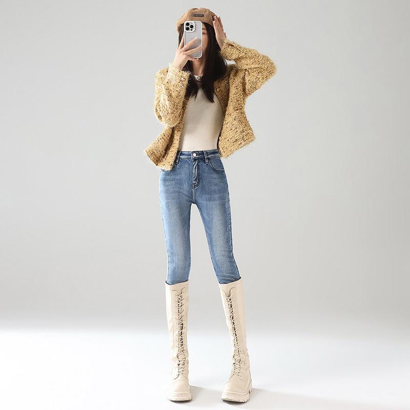 Plus Size Fleece-Lined High Waist Skinny Jeans for Women, Slim Fit Autumn Winter Pants 27 світло-синій колір
Plus Size Fleece-Lined High Waist Skinny Jeans for Women, Slim Fit Autumn Winter Pants 27 світло-синій колір