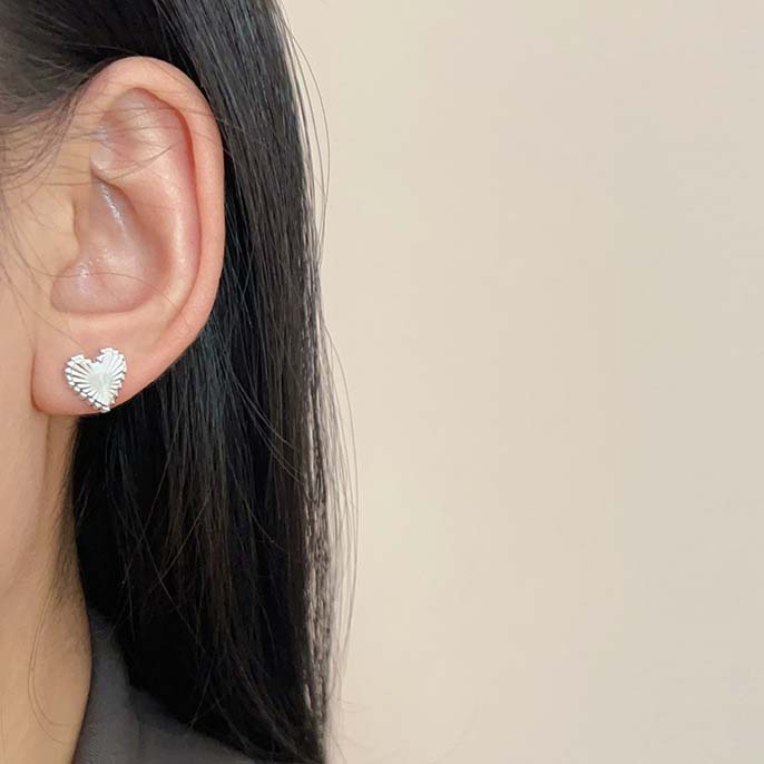 New heart shaped texture irregular earrings ladies fashion jewelry small earrings як показано кольору
New heart shaped texture irregular earrings ladies fashion jewelry small earrings як показано кольору