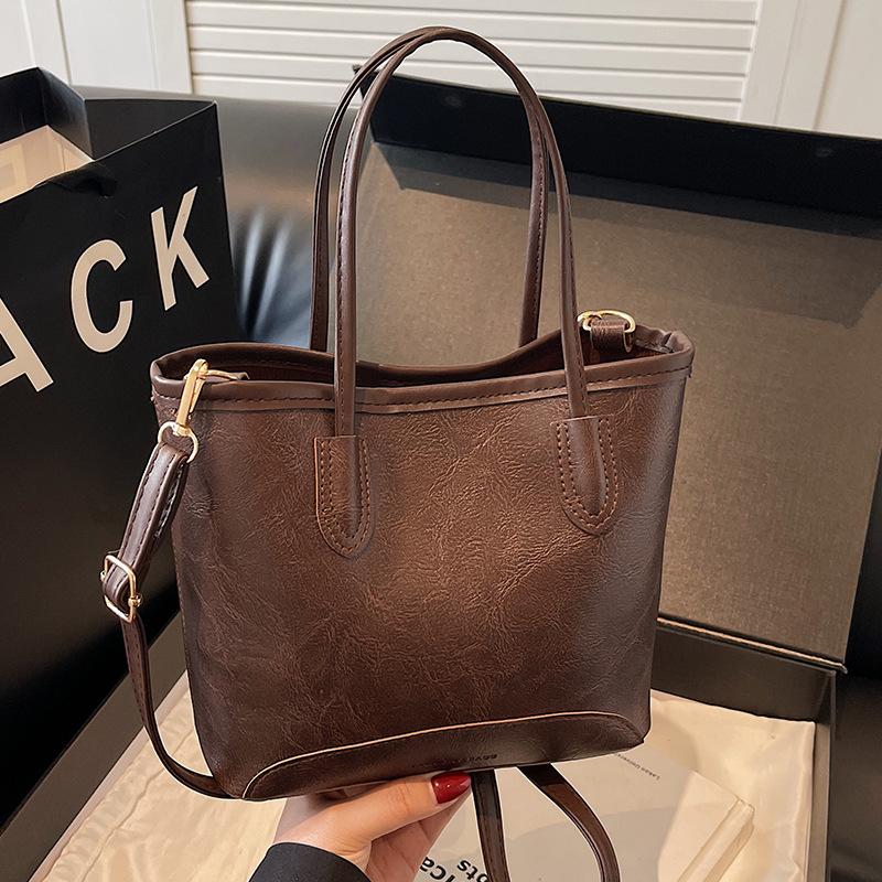 Commuter to work underarm bag women 2025 autumn and winter retro fashion versatile tote bag Korean version niche design underarm bag
Commuter to work underarm bag women 2025 autumn and winter retro fashion versatile tote bag Korean version niche design underarm bag