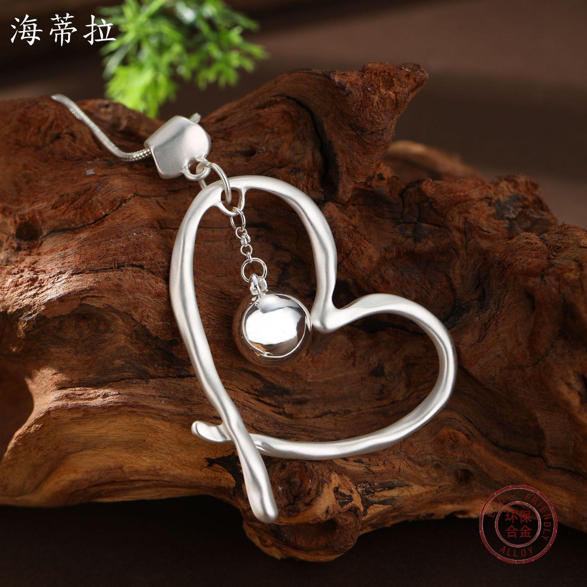 New matte hollow exaggerated love long pendant, women s fashion heart-shaped versatile long necklace
New matte hollow exaggerated love long pendant, women s fashion heart-shaped versatile long necklace