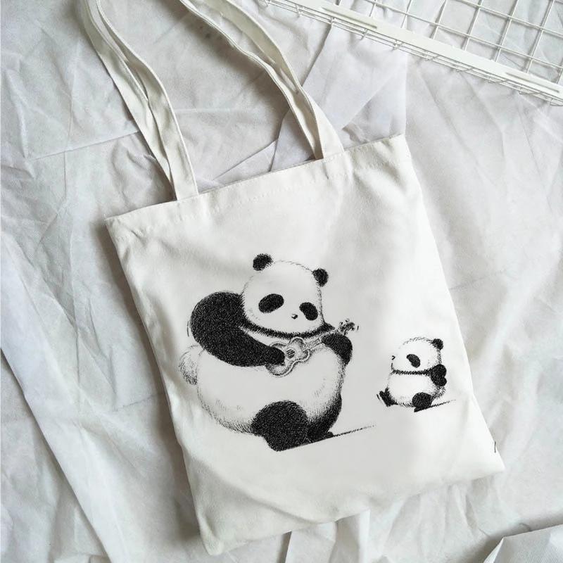 Kawaii bonito panda впечатляет женскую сумку, экологически чистую упаковку для повторного использования в школьной упаковке.
Kawaii bonito panda впечатляет женскую сумку, экологически чистую упаковку для повторного использования в школьной упаковке.