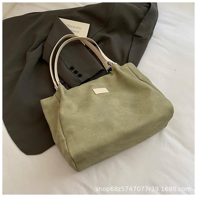 Denim large-capacity fashion popular handbag women s 2025 spring and summer new foreign-style casual shoulder tote bag бежевый
Denim large-capacity fashion popular handbag women s 2025 spring and summer new foreign-style casual shoulder tote bag бежевый