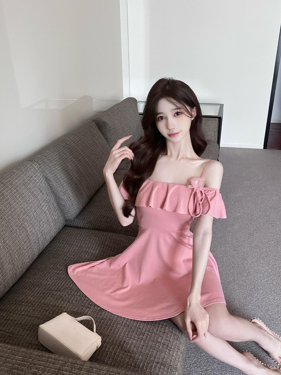 Sexy ruffle leaf edge off-the-shoulder suspender big pendulum cotton backing dress gentle wind slim texture showing figure skirt L рожевий
Sexy ruffle leaf edge off-the-shoulder suspender big pendulum cotton backing dress gentle wind slim texture showing figure skirt L рожевий