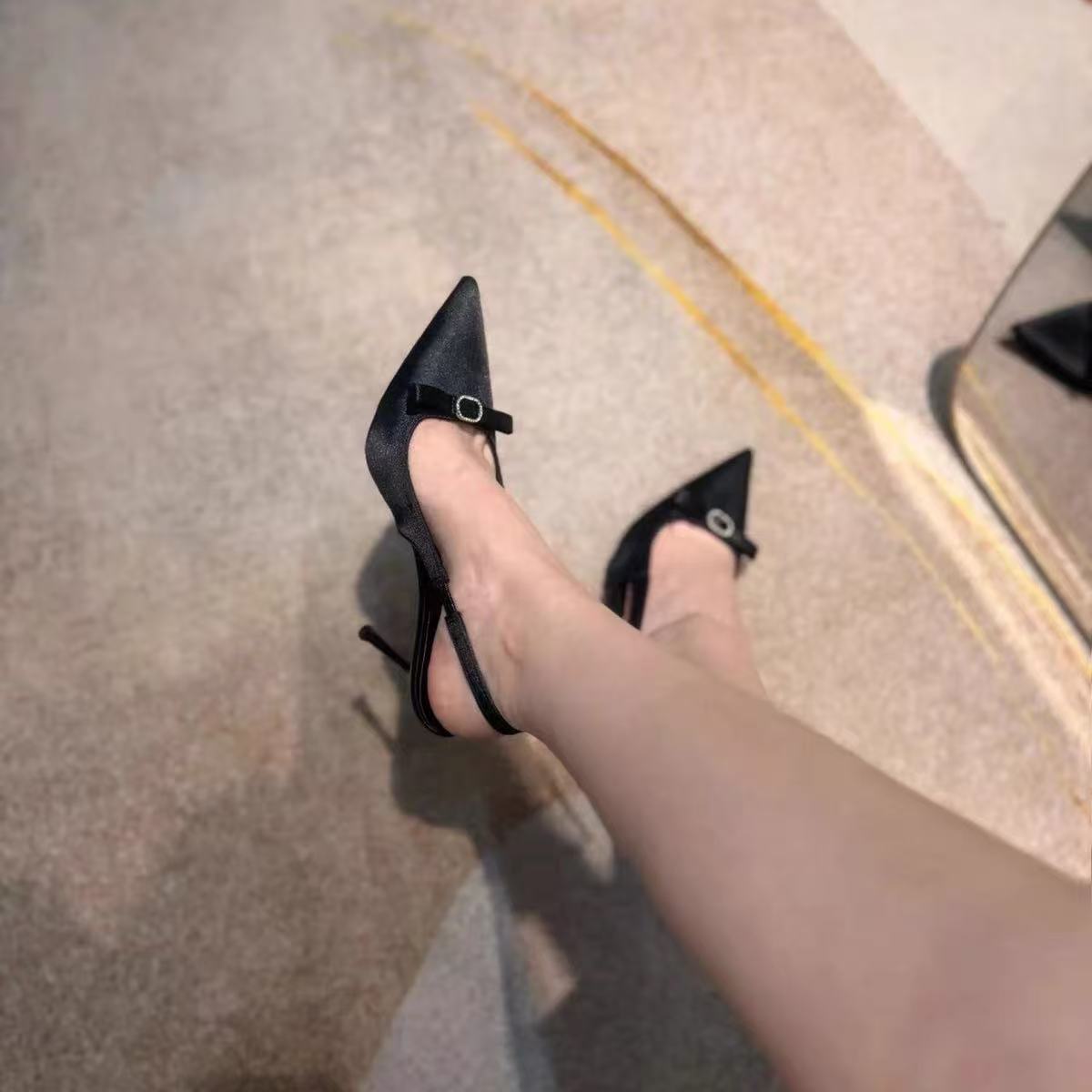 Fashion 2025 Summer Women s Fashion Pointed Toe High Heels Sexy Luxury Designer Super Heels Elegant Bow Shoes Party Club Sandalias 34
Fashion 2025 Summer Women s Fashion Pointed Toe High Heels Sexy Luxury Designer Super Heels Elegant Bow Shoes Party Club Sandalias 34