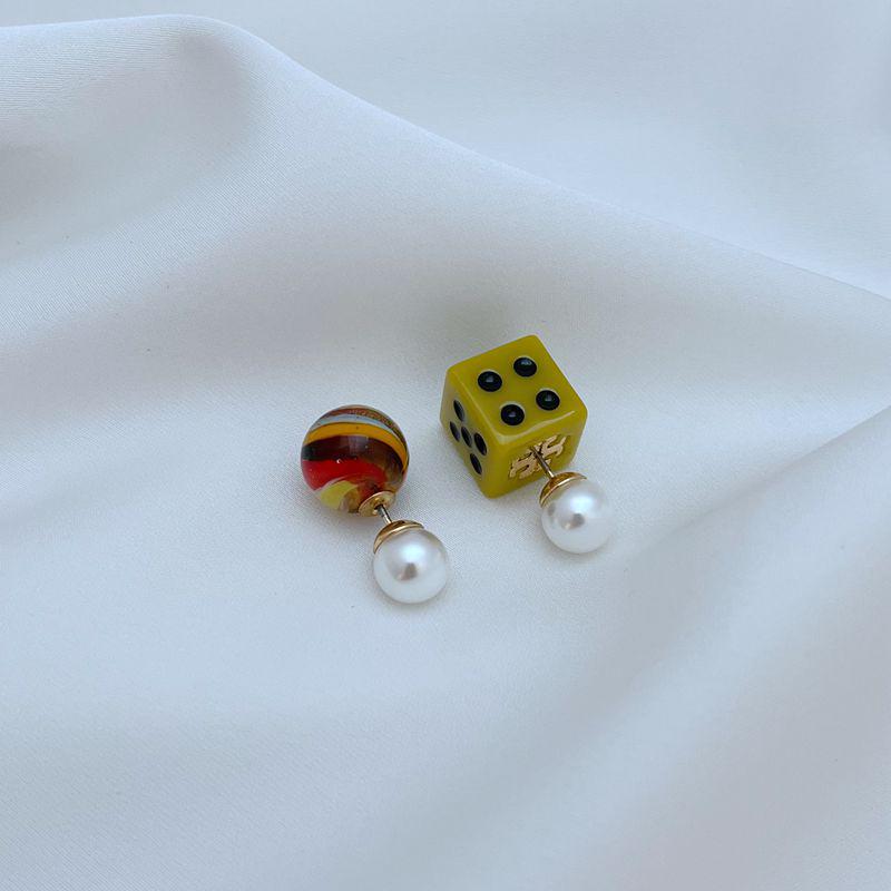 European & American Asymmetrical Pearl Dice & Glass Ball Metal Stud Earrings - Minimalist Luxury
European & American Asymmetrical Pearl Dice & Glass Ball Metal Stud Earrings - Minimalist Luxury