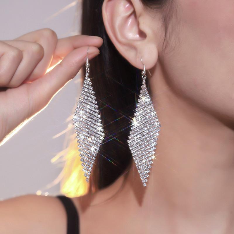 Iced Out Tassel Earrings for Women Sparkle Dangle Statement Earrings Luxury Look Elegant Ethereal Jewelry золотой
Iced Out Tassel Earrings for Women Sparkle Dangle Statement Earrings Luxury Look Elegant Ethereal Jewelry золотой