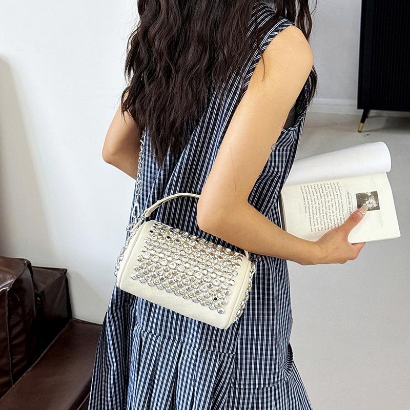 Summer niche cylinder portable women s bag new fashion rivet diamond pillow bag chain single shoulder messenger bag белый
Summer niche cylinder portable women s bag new fashion rivet diamond pillow bag chain single shoulder messenger bag белый