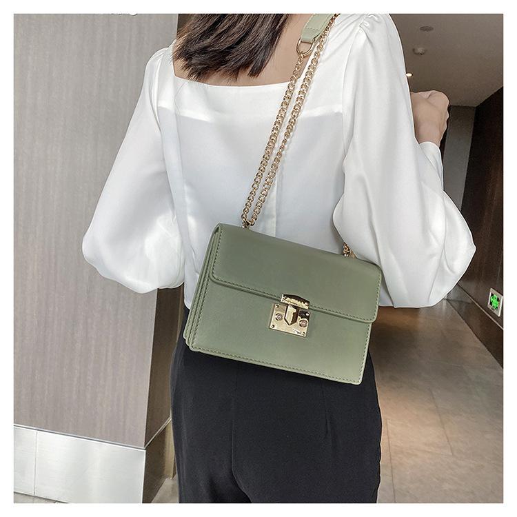 Niche design bag women s bag 2025 autumn and winter new fashion chain shoulder messenger bag premium texture small square bag чёрный
Niche design bag women s bag 2025 autumn and winter new fashion chain shoulder messenger bag premium texture small square bag чёрный