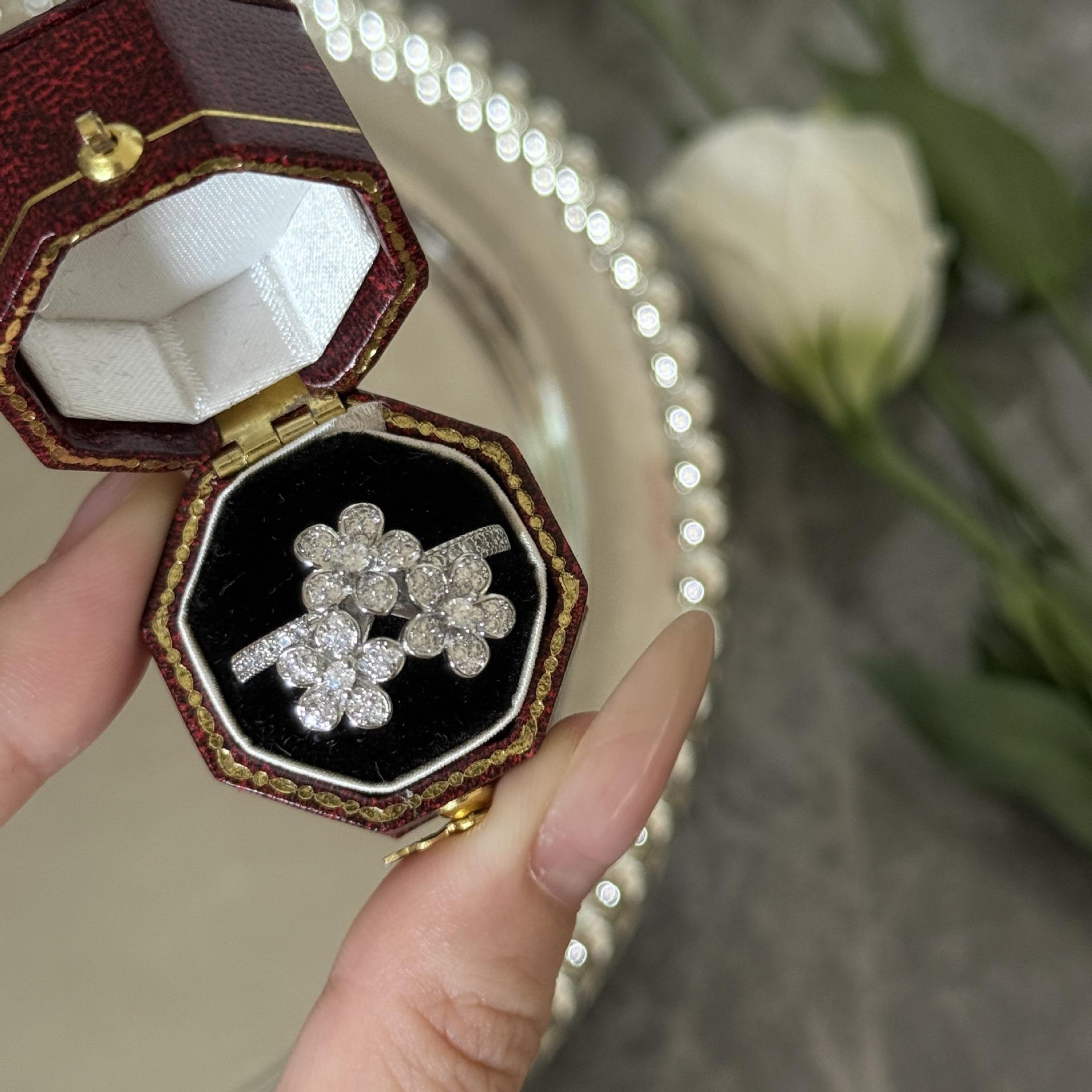 Light Luxury Circumference Inlaid With Diamond Flower Ring Women, Design Light Luxury Row Diamond White Diamond Flower Ring Jewelry Opening adjustable
Light Luxury Circumference Inlaid With Diamond Flower Ring Women, Design Light Luxury Row Diamond White Diamond Flower Ring Jewelry Opening adjustable