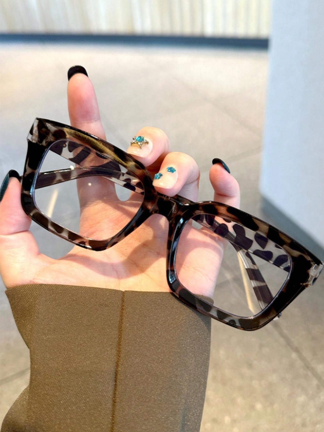 1Pc Retro Leopard Print Rectangular Frame Glasses Transparent Lenses Suitable for Office Work, Study, and Daily Decoration
1Pc Retro Leopard Print Rectangular Frame Glasses Transparent Lenses Suitable for Office Work, Study, and Daily Decoration
