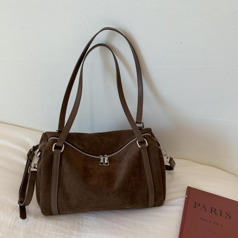 Leisure Retro Large Capacity Travel Bag Women s Autumn Winter New Commute Single Shoulder Crossbody Bags Faux Suede Handbags (30cm<Max Length<50cm) кавовий
Leisure Retro Large Capacity Travel Bag Women s Autumn Winter New Commute Single Shoulder Crossbody Bags Faux Suede Handbags (30cm<Max Length<50cm) кавовий