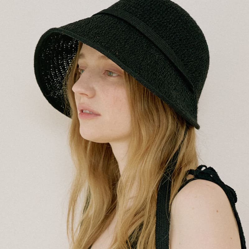 Шапка-боне MAD FACTORY на завязках - черная black
Шапка-боне MAD FACTORY на завязках - черная black