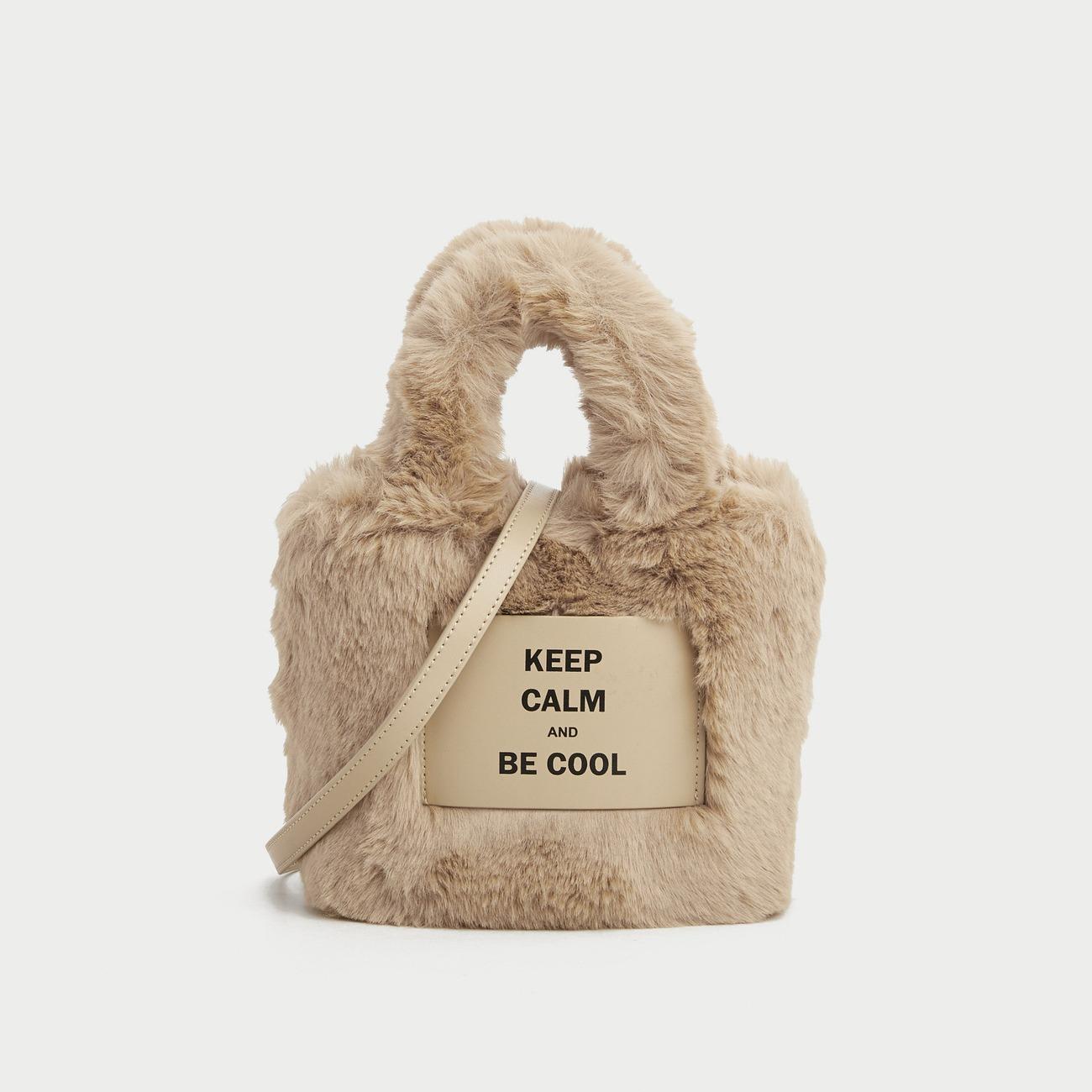 Versatile Bag for Women In Autumn and Winter Trendy Plush Bucket Bag High-end Feel Hand-held One-shoulder Slanted Cross-border Bag
Versatile Bag for Women In Autumn and Winter Trendy Plush Bucket Bag High-end Feel Hand-held One-shoulder Slanted Cross-border Bag