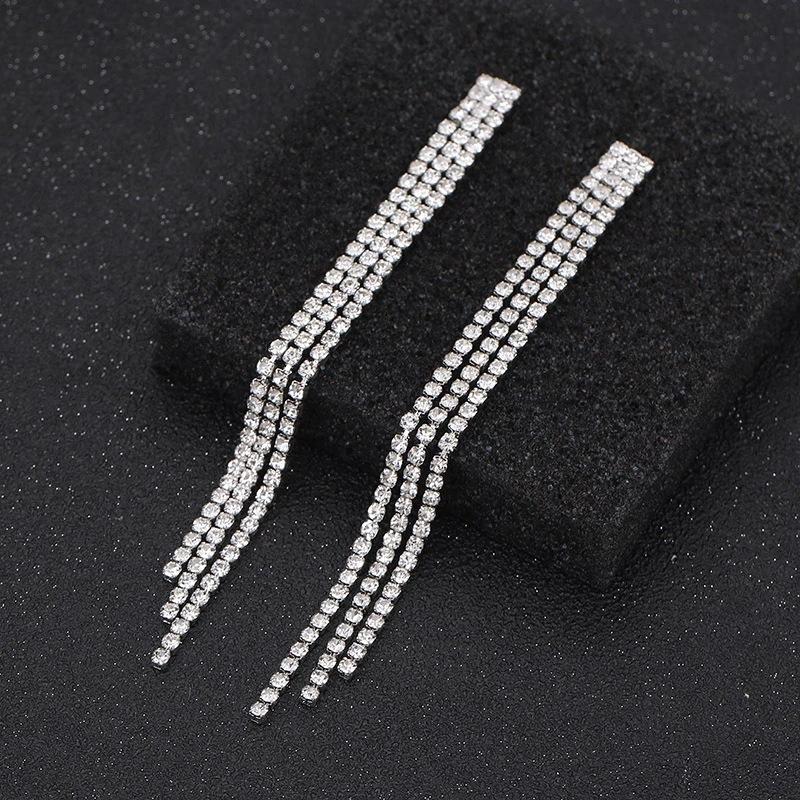 Модные персонализированные серьги с длинными кисточками и бриллиантами, два ряда универсальных длинных кисточек, серьги и серьги. серебряный
Модные персонализированные серьги с длинными кисточками и бриллиантами, два ряда универсальных длинных кисточек, серьги и серьги. серебряный