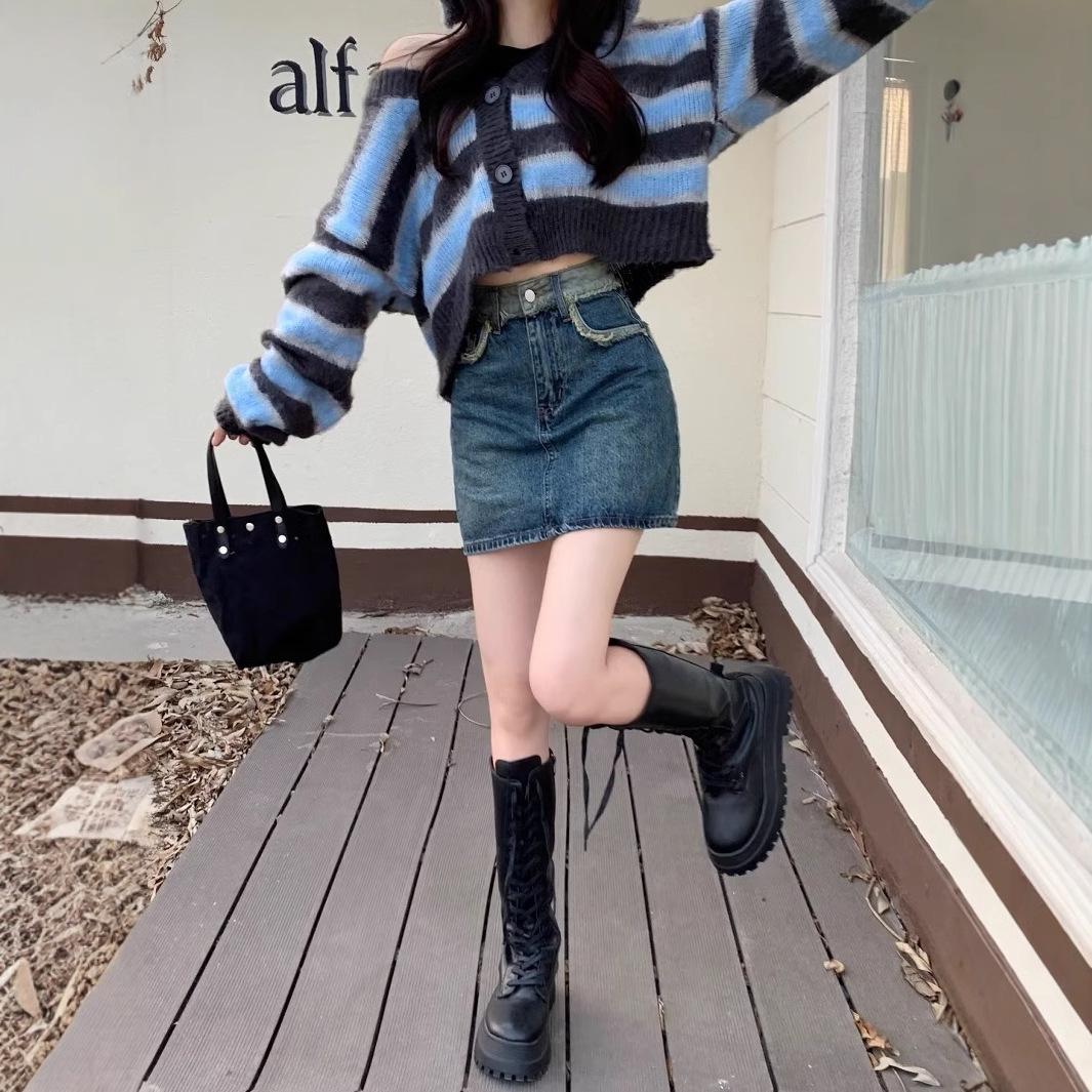 Women s High-Waist Distressed Retro Denim Midi Skirt with Embroidered A-Line Design and Built-In Shorts L: 109-120 lbs
Women s High-Waist Distressed Retro Denim Midi Skirt with Embroidered A-Line Design and Built-In Shorts L: 109-120 lbs