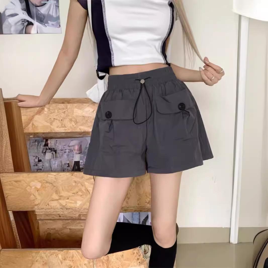 Лето 2024 Женские серые повседневные шорты с высокой посадкой и широкими штанинами, с двойными карманами и кулиской XXL темно серый
Лето 2024 Женские серые повседневные шорты с высокой посадкой и широкими штанинами, с двойными карманами и кулиской XXL темно серый