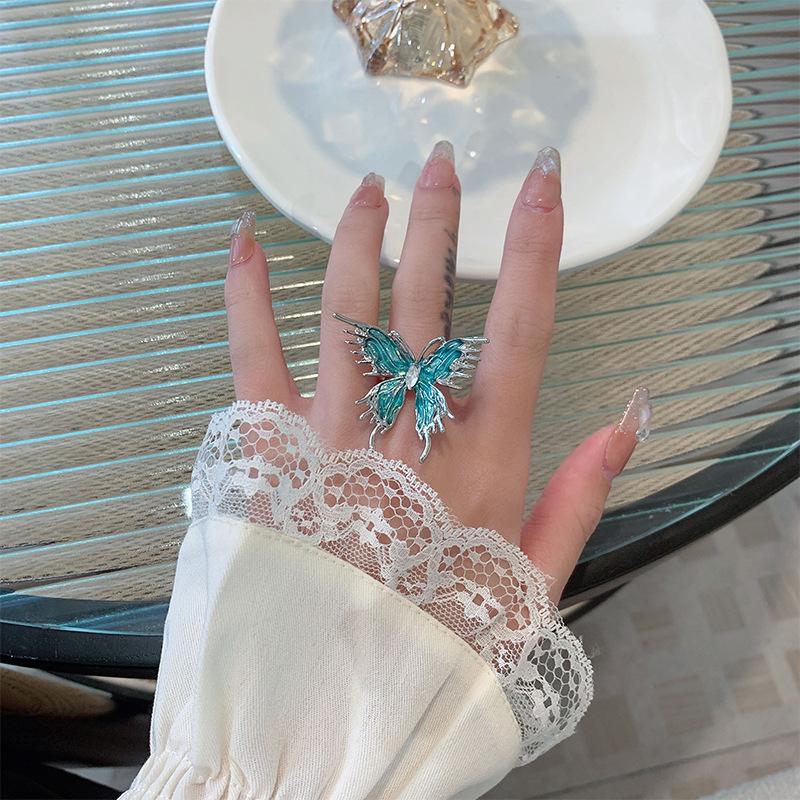 Diamond dripping oil butterfly opening ring women s light luxury high-end sense fashion exquisite design ring temperament personalized jewelry
Diamond dripping oil butterfly opening ring women s light luxury high-end sense fashion exquisite design ring temperament personalized jewelry