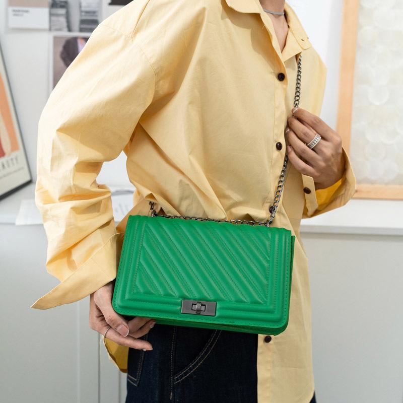 Fashion bag women s bag summer new trendy messenger bag fashion shoulder chain small square bag чёрный
Fashion bag women s bag summer new trendy messenger bag fashion shoulder chain small square bag чёрный