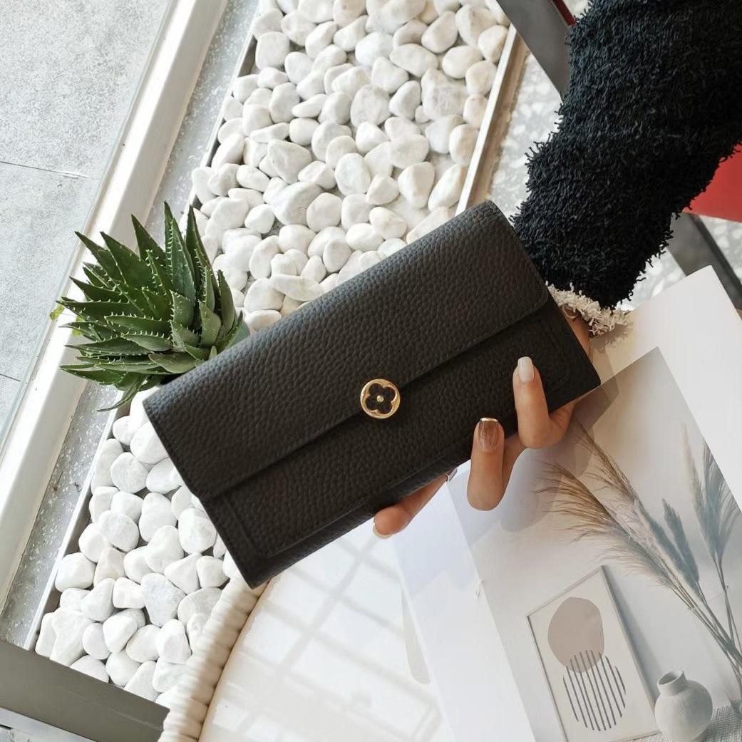 Luxury Genuine Leather Women Wallets Long Purse Branded Design Plum Blossom Hasp Clutch Bag First Layer Of Cowhide Wallet Billfold Without Logo
Luxury Genuine Leather Women Wallets Long Purse Branded Design Plum Blossom Hasp Clutch Bag First Layer Of Cowhide Wallet Billfold Without Logo
