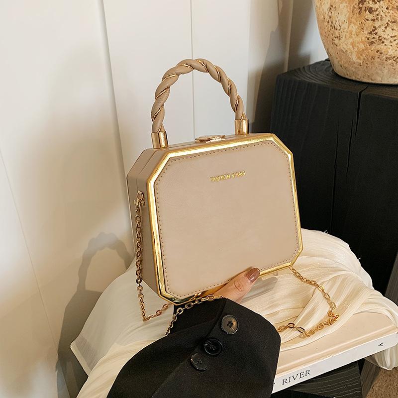 Жіночі сумки прості та універсальні, текстурні сумки-коробки, нові ланцюгові сумки-месенджери 2024 року, жіночі сумки срібний
Жіночі сумки прості та універсальні, текстурні сумки-коробки, нові ланцюгові сумки-месенджери 2024 року, жіночі сумки срібний