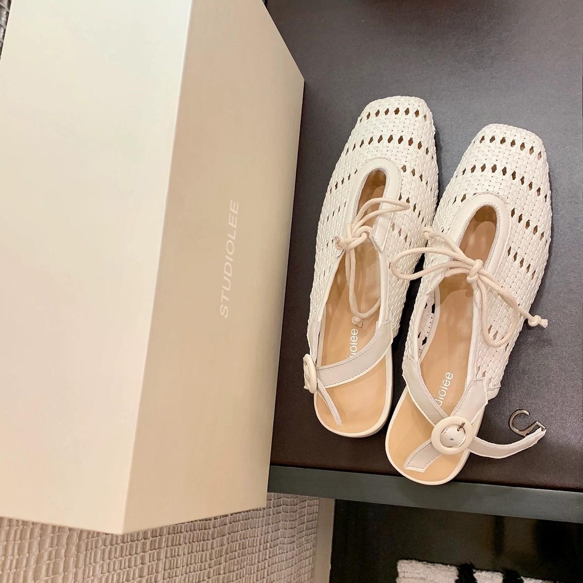 Sheepskin~ woven hollow bag head sandals with bow, empty single shoes after vacation 35 білий
Sheepskin~ woven hollow bag head sandals with bow, empty single shoes after vacation 35 білий