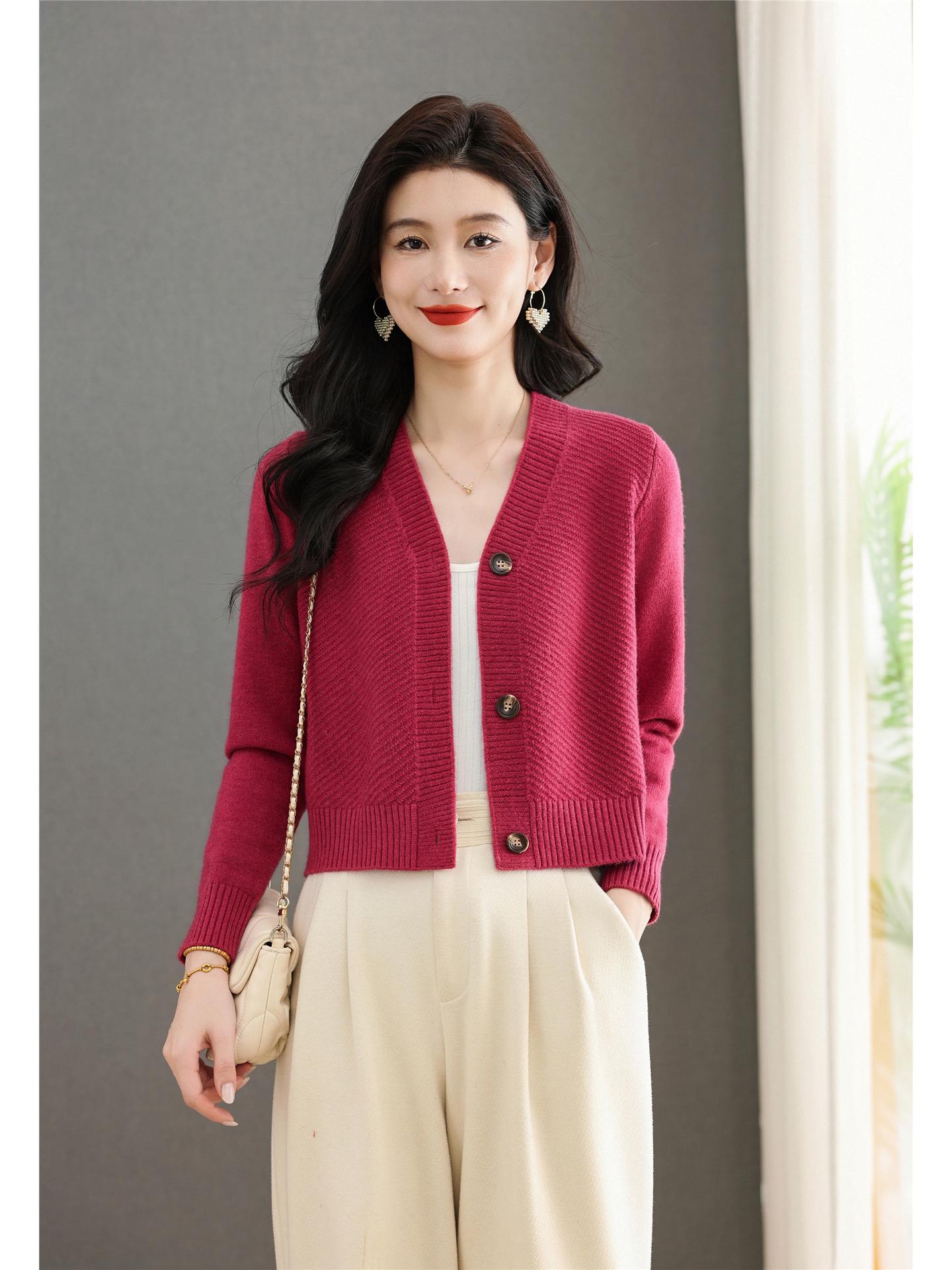 2025 Women s Short V-Neck Wool Cardigan - Autumn/Spring Fragrant Style Medium
2025 Women s Short V-Neck Wool Cardigan - Autumn/Spring Fragrant Style Medium