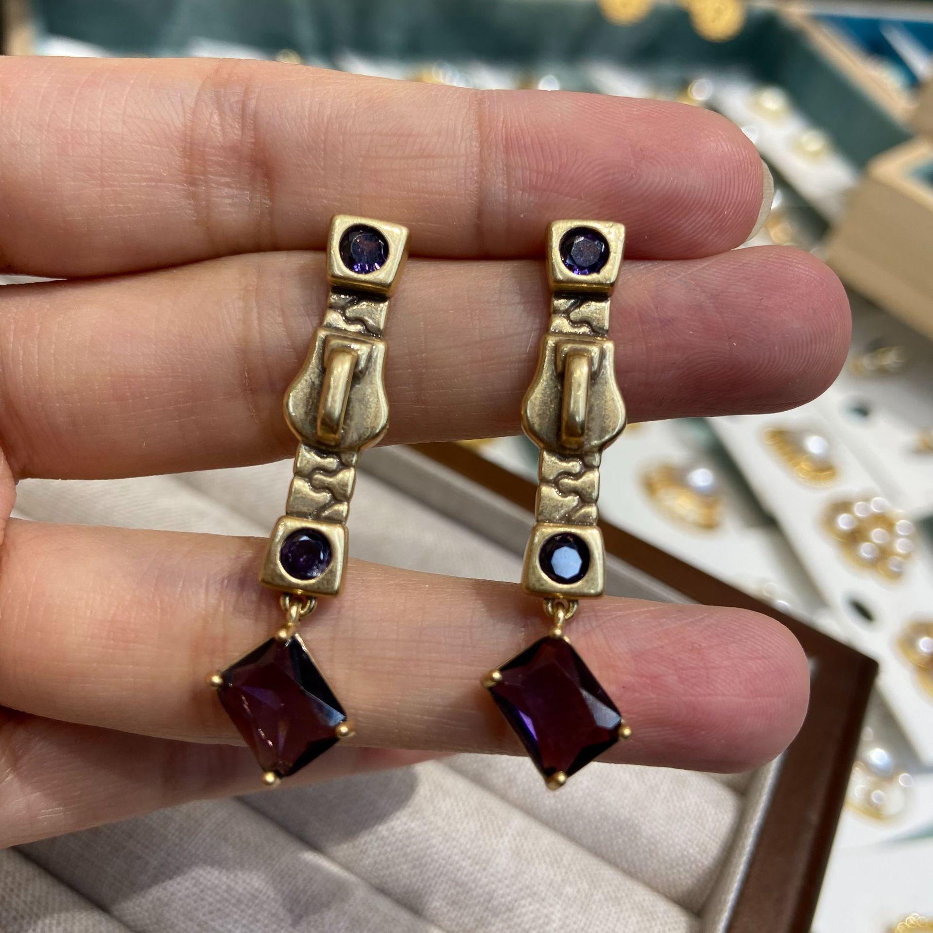 Wran Medieval Vintage Purple Gemstone Earrings Women S Court Style Light Luxury High-End Stud Earrings
Wran Medieval Vintage Purple Gemstone Earrings Women S Court Style Light Luxury High-End Stud Earrings