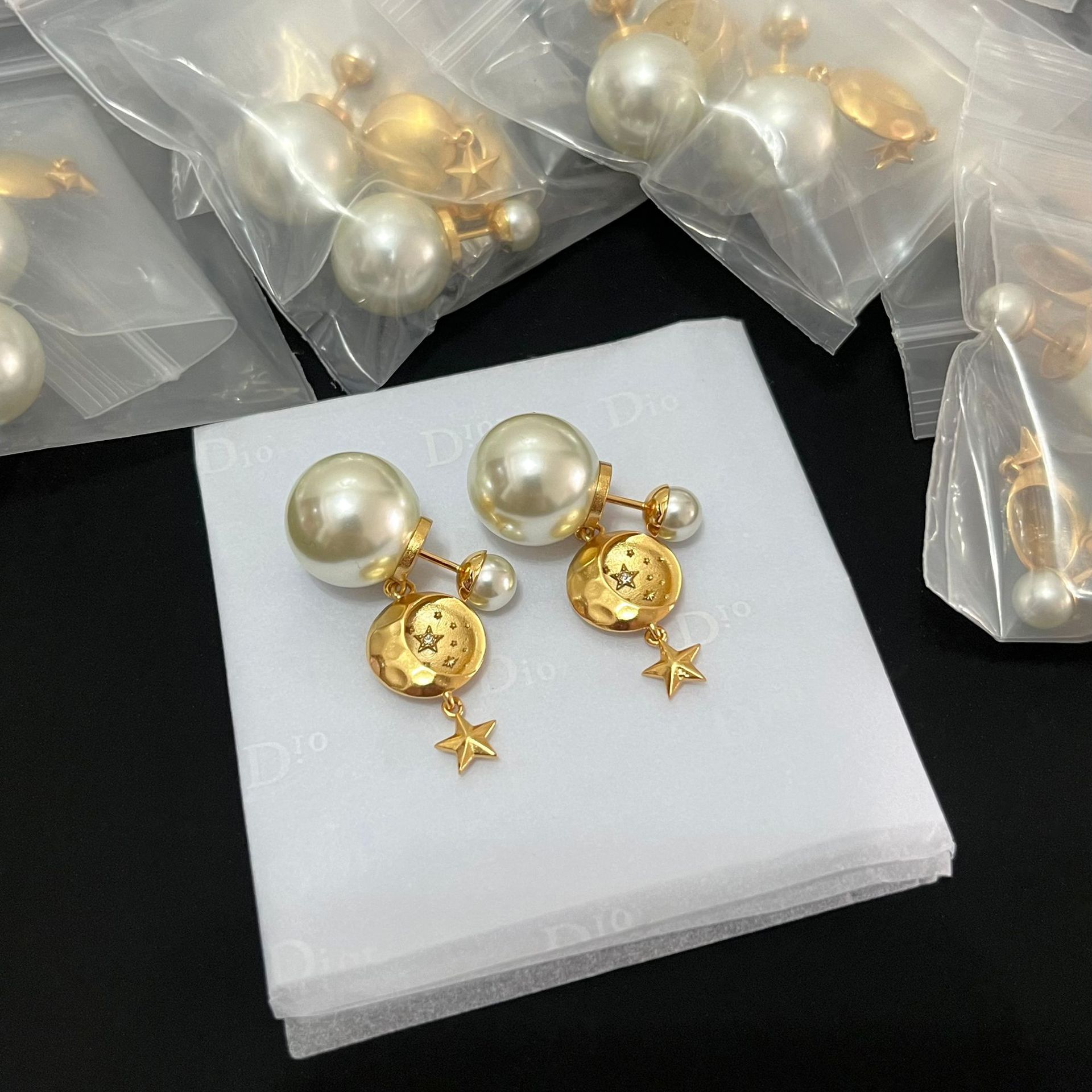 Sun, Moon and Stars Pearl Earrings Seiko High Edition Pearl Earrings
Sun, Moon and Stars Pearl Earrings Seiko High Edition Pearl Earrings