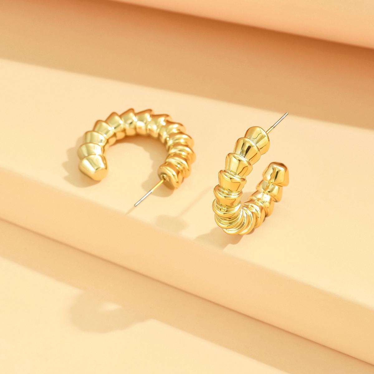 Элегантные серьги-кольца с милыми цветами: Неправильные круглые серьги-гвоздики для женщин
Элегантные серьги-кольца с милыми цветами: Неправильные круглые серьги-гвоздики для женщин