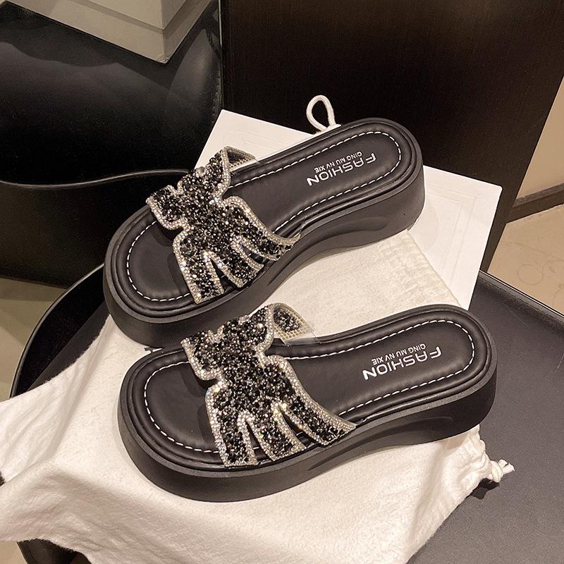 Internet celebrity senior sense black slippers women s summer 2025 new outer wear thick bottom one-word drag casual explosion sandals increase 40 чёрный
Internet celebrity senior sense black slippers women s summer 2025 new outer wear thick bottom one-word drag casual explosion sandals increase 40 чёрный