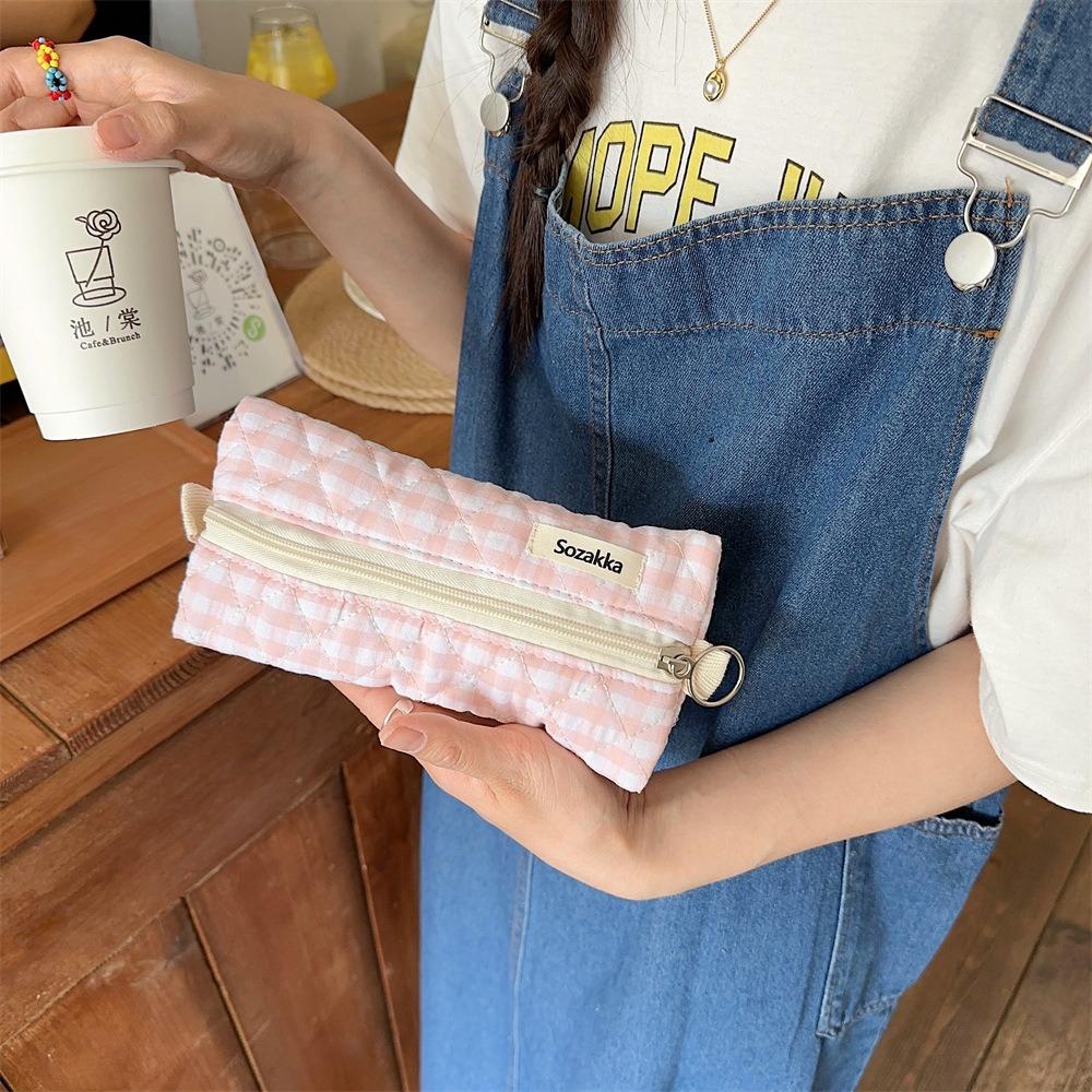 Large Capacity Plaid Pen Bag Makeup Brush Pouch Stationery Storage Bag Stationary Cloth Box Travel рожевий
Large Capacity Plaid Pen Bag Makeup Brush Pouch Stationery Storage Bag Stationary Cloth Box Travel рожевий