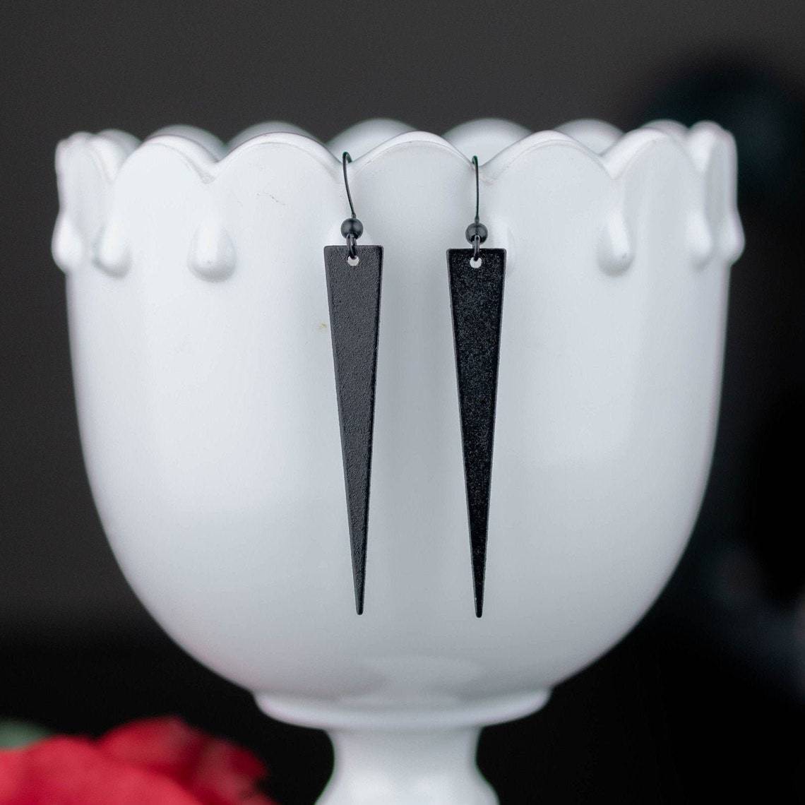 Gothic Personality Black Geometric Inverted Triangle Shape Long Rivet Dangle Earrings for Women Men Hip-hop Punk Jewelry Gifts
Gothic Personality Black Geometric Inverted Triangle Shape Long Rivet Dangle Earrings for Women Men Hip-hop Punk Jewelry Gifts