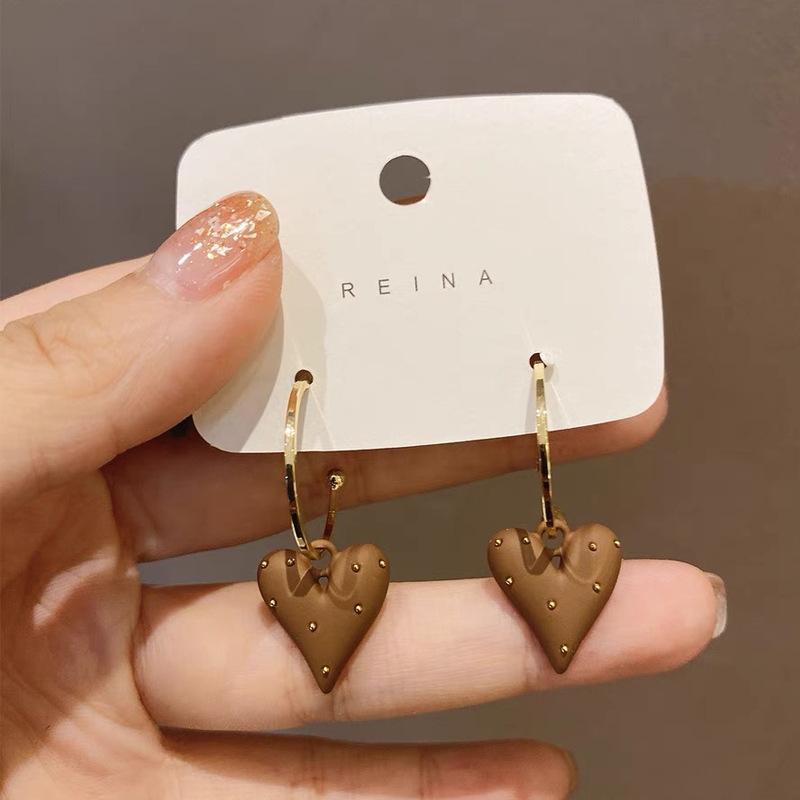 Vintage White Heart-shaped Earrings - A Unique Design with A Sophisticated and Elegant Style, Perfect for Earrings. хакі
Vintage White Heart-shaped Earrings - A Unique Design with A Sophisticated and Elegant Style, Perfect for Earrings. хакі