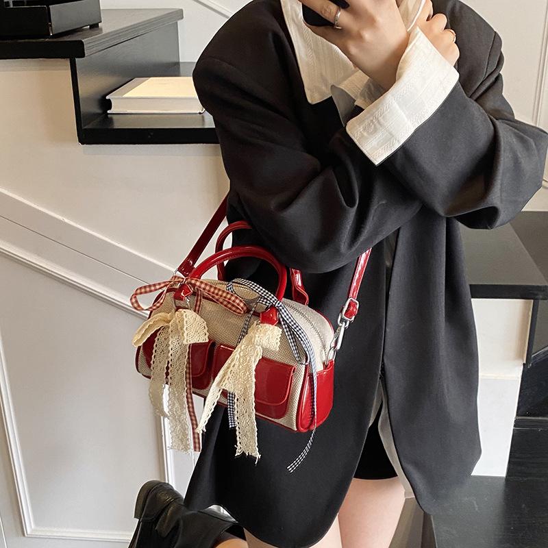 Fashion contrasting handbag women s bag new fashion small square bag versatile messenger bowling bag срібний
Fashion contrasting handbag women s bag new fashion small square bag versatile messenger bowling bag срібний