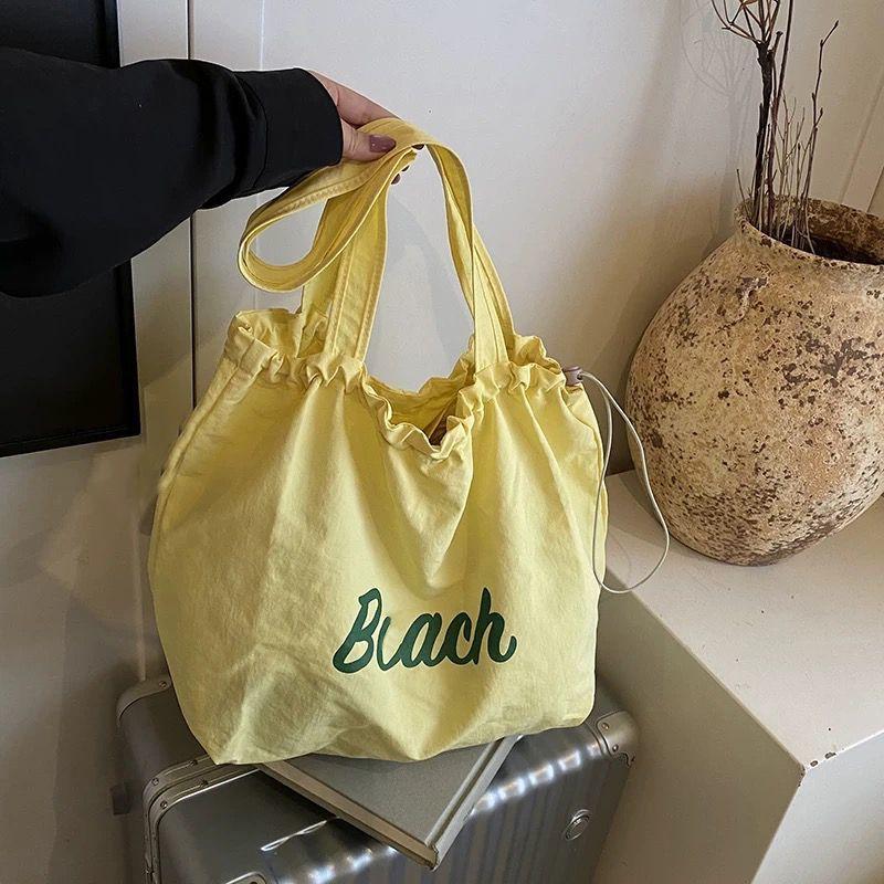 Bag Women s New Alphabet Flower Nylon One Shoulder Crossbody Bag Casual Versatile Drawstring Large Capacity Tote Bag
Bag Women s New Alphabet Flower Nylon One Shoulder Crossbody Bag Casual Versatile Drawstring Large Capacity Tote Bag