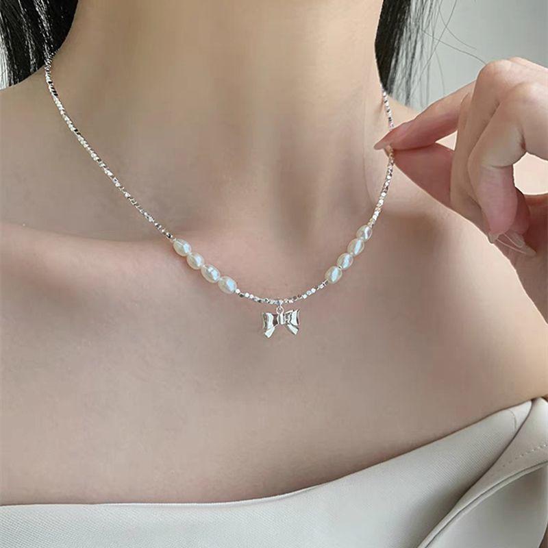 Atmosphere pearl necklace women s new light luxury niche neck chain design sense high temperament collarbone chain
Atmosphere pearl necklace women s new light luxury niche neck chain design sense high temperament collarbone chain