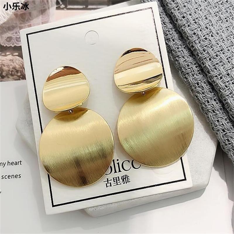 Minimalist Round Disc Stud Earrings Double Layer Metal Geometric Shape Lightweight Jewelry for Everyday Wear and Special Occasions One Size
Minimalist Round Disc Stud Earrings Double Layer Metal Geometric Shape Lightweight Jewelry for Everyday Wear and Special Occasions One Size