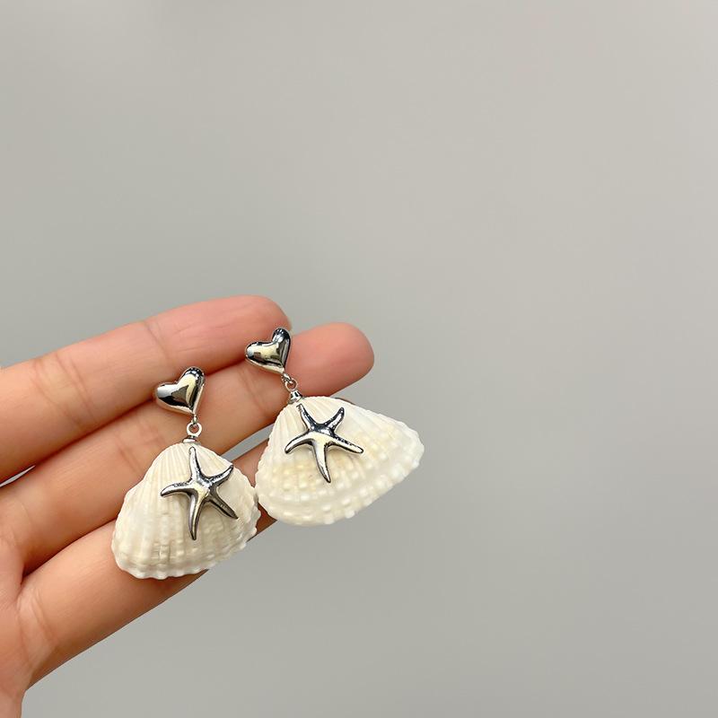 2026 New Fashion Shell Pearl Dangle Earrings for Women Ms French Style Vintage Zircon Pendant Gifts
2026 New Fashion Shell Pearl Dangle Earrings for Women Ms French Style Vintage Zircon Pendant Gifts