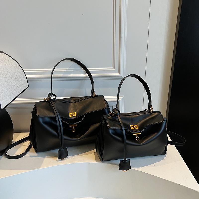 Женская новая повседневная универсальная сумка-мессенджер через плечо для поездок Small
Женская новая повседневная универсальная сумка-мессенджер через плечо для поездок Small