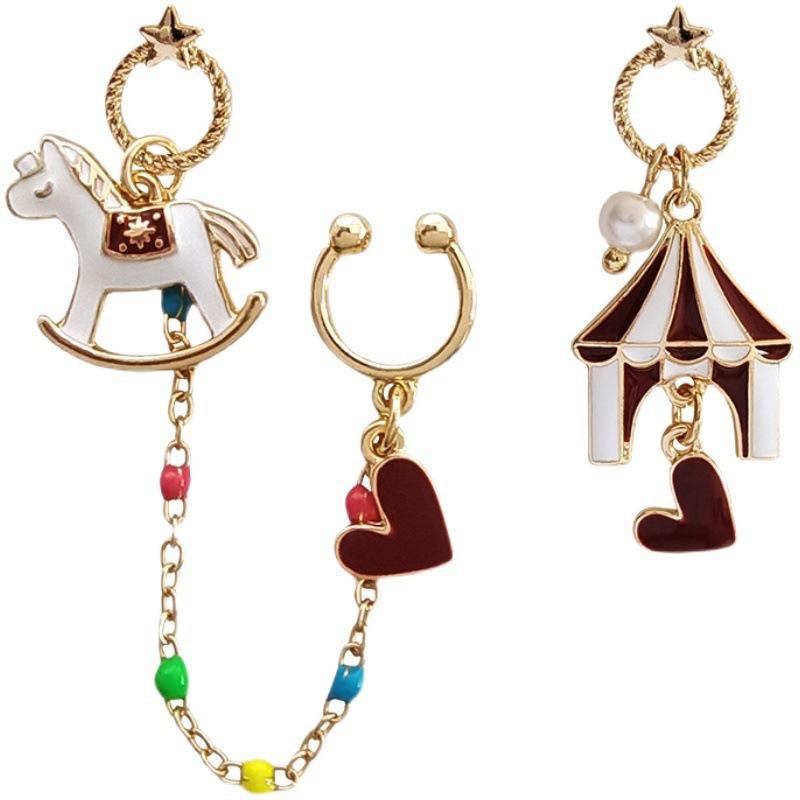 Asymmetric Clip On Earrings Set with Rocking Horse and Circus Tent Charms Connected by Chain with Heart Pendants Suitable for Non Pierced Ears красный
Asymmetric Clip On Earrings Set with Rocking Horse and Circus Tent Charms Connected by Chain with Heart Pendants Suitable for Non Pierced Ears красный