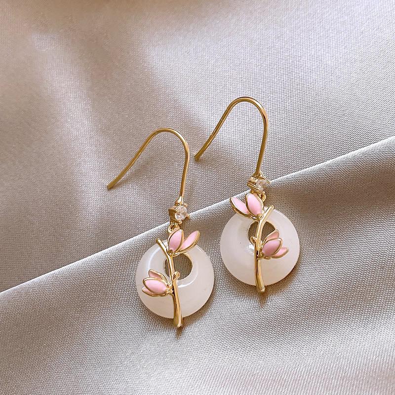 Diamond dripping flower round opal pendant earrings Chinese literary and retro ear hook light luxury high-end earrings
Diamond dripping flower round opal pendant earrings Chinese literary and retro ear hook light luxury high-end earrings